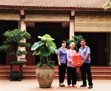 Viện KSND các quận/huyện Đống Đa, Chương Mỹ, Sóc Sơn tri ân các gia đình...